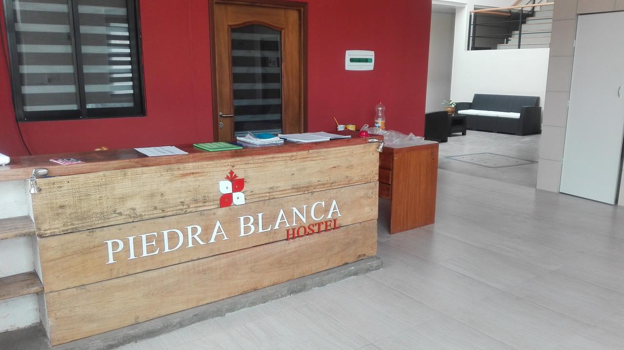 אויוני Piedra Blanca Backpackers Hostel מראה חיצוני תמונה